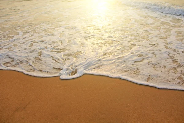 Αφρός θάλασσα στην άμμο. Σχεδίαση με χώρο αντιγραφής. Κορυφαία προβολή. Τοποθετήστε το — Φωτογραφία Αρχείου