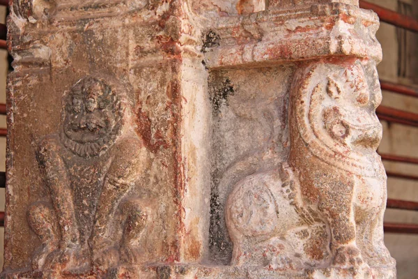 Shiva Virupaksha Tapınağı, Hamp sütunüzerinde taş bas kabartmalar — Stok fotoğraf