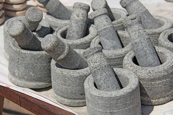 Gri granit taştan baharatlar için Stupa. Stupa Hindistan