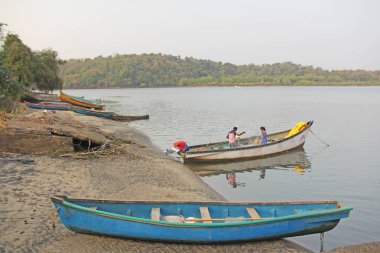 Hindistan, Goa, 18 Ocak 2018.Bir erkek ve bir kadın balıkçı 