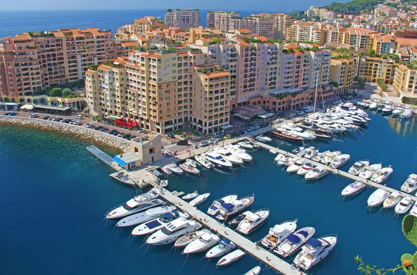 Verano. Vista panorámica de Fontvieille - nuevo distrito de Mónaco . — Foto de Stock