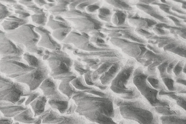 Fundo cinzento. Fundo de areia. Belas ondas e areia du — Fotografia de Stock