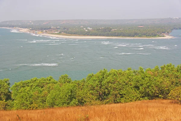 Chapora Fort. Utsikt från Chapora Fort till bukten och havet. — Stockfoto