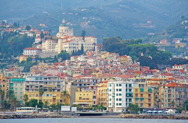 Città di Sanremo, Italia, vista dal mare . — Foto Stock