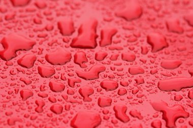 Arabanın Kaputuna Yağmur damlaları veya Su Damlaları. Yağmur Damlaları o