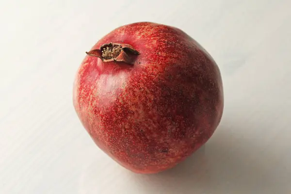 Big Ripe Red Granet or Garnet. Fruits of Red Ripe Pomegranate on — Stock Photo, Image