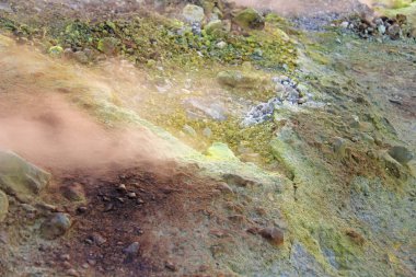 Vulcano Adası'nda Gri Hidrojen Volkan ı ve Volkan Kraterleri, Dudak