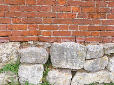 Tuğla duvar. Eski pul pul beyaz boya bir grungy kırık w soyma