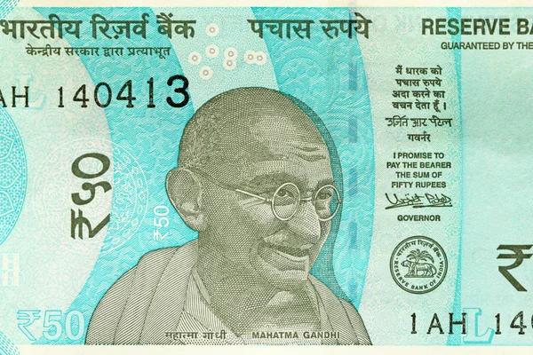 Un nuevo billete de la India con una denominación de 50 rupias. Indio —  Fotos de Stock