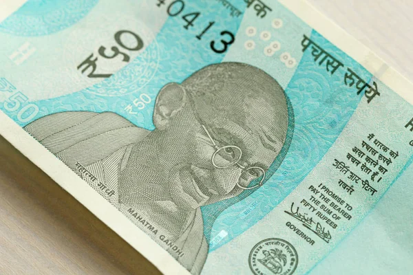 Egy új bankjegy India címletű 50 rúpiát. Indiai — Stock Fotó