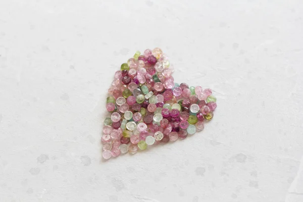 Le coeur. Beau coeur en tourmaline de pierre naturelle. Coeur o — Photo