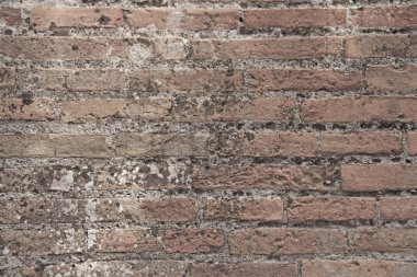 Eski Kırmızı Tuğla Duvarı ve Beyaz Brayed ve Çatlamış Eski Boya. R