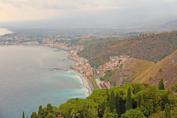 Denizin Güzel Manzara Manzarası, Yeşil Orman, Taormina'nın Eski T