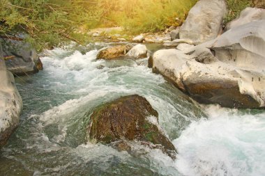 İtalya'da Mountain Rapid Nehri. Sicilya Adası, İtalya, Alcantara G