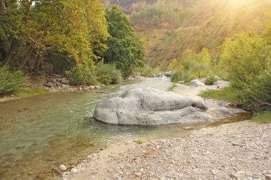 İtalya'da Mountain Rapid Nehri. Sicilya Adası, İtalya, Alcantara G