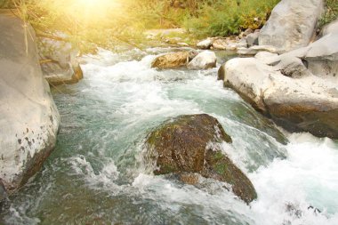 İtalya'da Mountain Rapid Nehri. Sicilya Adası, İtalya, Alcantara G