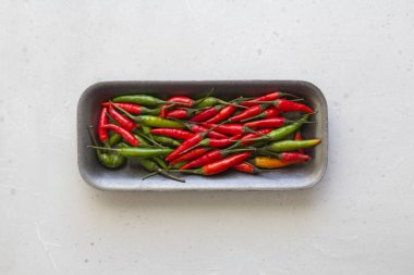 Kırmızı Acı Biber Beyaz Ve Açık Gri Modern Arka Plan 