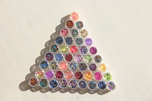 Paillettes multicolori per la progettazione di unghie in un barattolo. Glitter — Foto Stock