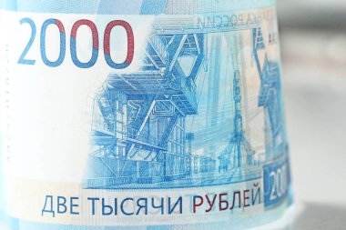 2000 bir banknot ile ruble. Yeni Rus banknot t