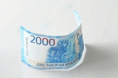 2000 bir banknot ile ruble. Yeni Rus banknot t