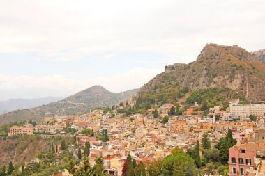 Taormina'nın Eski Kent'inin güzel manzarası. Terracotta Eski Anc