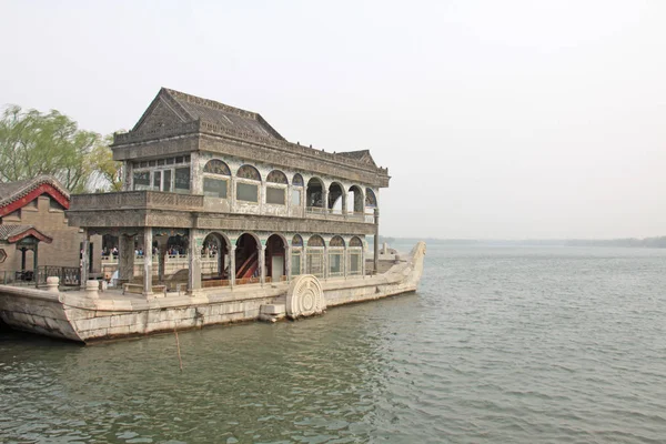 Een schip gemaakt van steen. Summer Palace, Beijing, China — Stockfoto