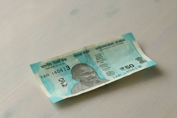 Nowy banknot Indii z nominału 50 rupii. Indian — Zdjęcie stockowe