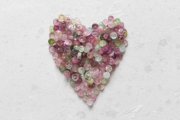 Heart. Beautiful heart made of natural stone tourmaline. Heart o — Stock Photo, Image