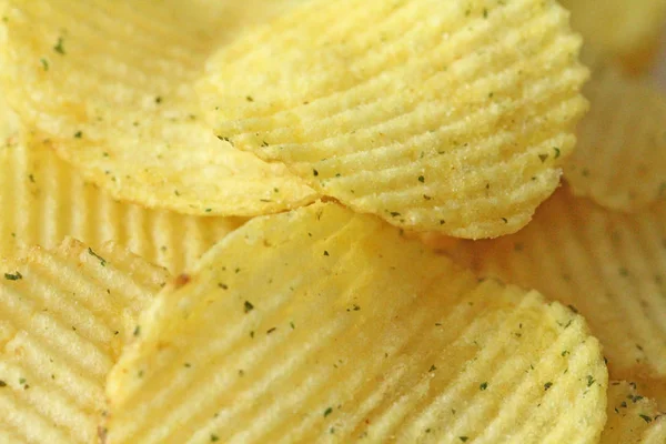Des chips de pommes de terre. Snack-bar. Produits alimentaires — Photo