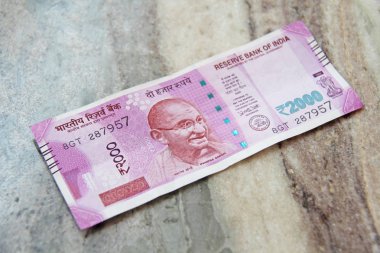 İki bin rupi, Hint parası ve banknotlar. 2,000 rupi