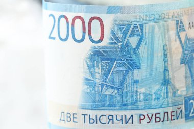 2000 bir banknot ile ruble. Yeni Rus banknot t