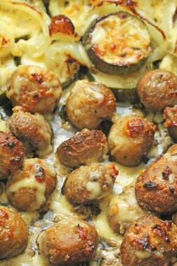 Tavada kızarmış champignons. Lezzetli kızarmış mantar cha