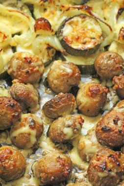 Tavada kızarmış champignons. Lezzetli kızarmış mantar cha