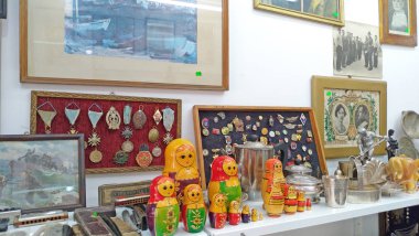 Sozopol, Bulgaristan - 25 Temmuz 2018 Eski, vintage, antika mağazası