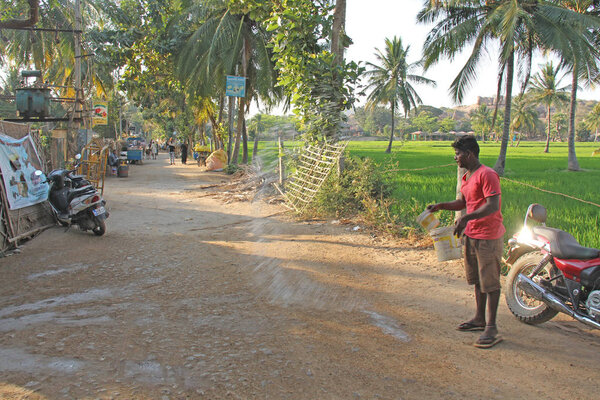 Индия, Хампи, 02 февраля 2018 года. Главная улица деревни о
