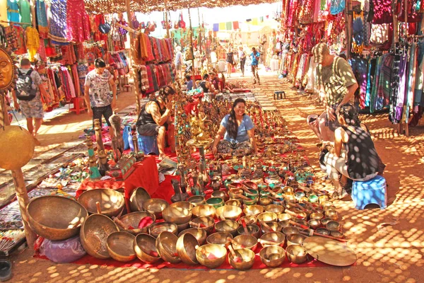 India, Goa. 24 de enero de 2018. El mercado tibetano es un bazar en —  Fotos de Stock