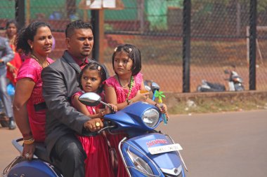 Hindistan, Goa, 28 Ocak 2018. Hindistan sokakları. İnsanlar gider ya da