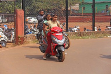 Hindistan, Goa, 28 Ocak 2018. Hindistan sokakları. İnsanlar gider ya da