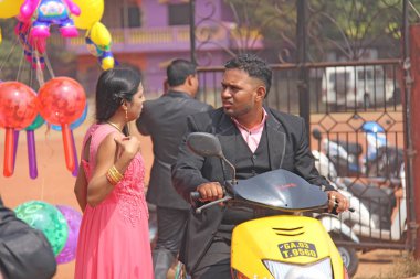 Hindistan, Goa, 28 Ocak 2018. Hindistan sokakları. İnsanlar gider ya da