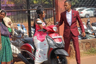 Hindistan, Goa, 28 Ocak 2018. Hindistan sokakları. İnsanlar gider ya da