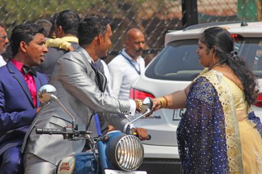 Hindistan, Goa, 28 Ocak 2018. Hindistan sokakları. İnsanlar gider ya da