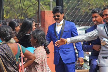 Hindistan, Goa, 28 Ocak 2018. Altın takı genç erkek Hindular,