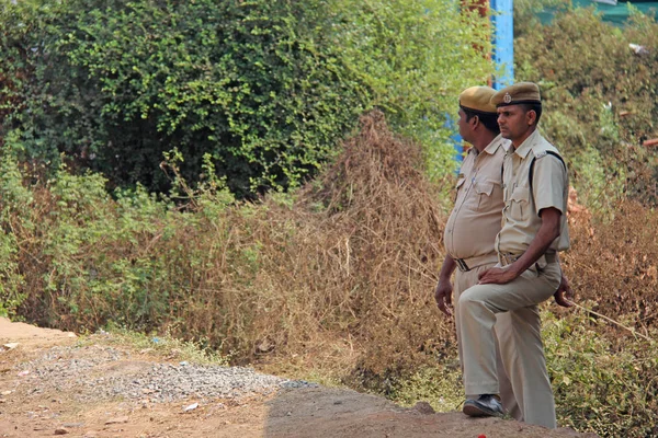 India, GOA, January 28, 2018. Two Indian policemen stand on the — Stock Photo, Image
