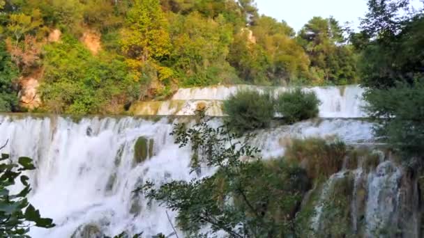 Cascadas Krka Parque Nacional Croacia Hermosos Arroyos Fluyen Parque Nacional — Vídeo de stock