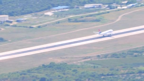 Hırvatistan Split Ağustos 2019 Bir Air Serbia Uçağı Piste Indi — Stok video