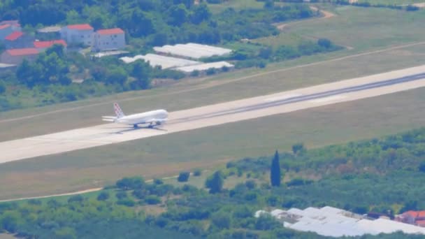 Croacia Split Agosto 2019 Avión Despega Pista — Vídeos de Stock