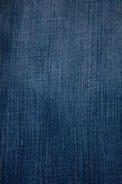 Jeans-tela de mezclilla - fondo texturizado. adecuado para papel de diseño, texto de fondo, pancartas, vallas publicitarias, folletos —  Fotos de Stock