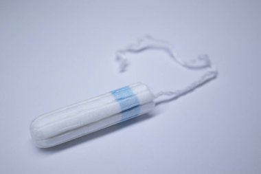Kadın tamponu. Regl konsepti. İzole. beyaz arkaplan