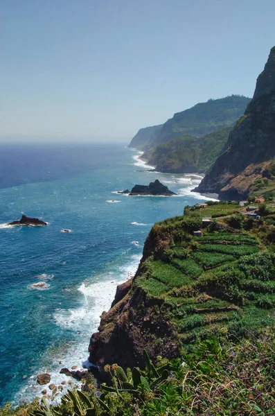 Empinada Costa Norte Isla Madeira Bañada Por Océano Atlántico Rodeada — Foto de Stock