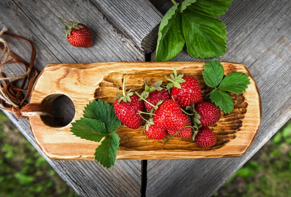 Few Bright Red Organic Strawberries Handmade Wooden Board Old Textured — Stock Photo, Image